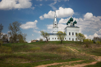 Деревенские зарисовки / Село Осенево, Ярославская обл, вид на Казанскую церковь