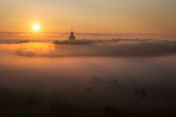 &nbsp; / утро, туман, Гребневская Никольская зимняя церковь
