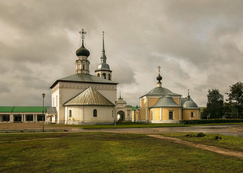 Воскресенская и Казанская церкви в Суздале. / ***