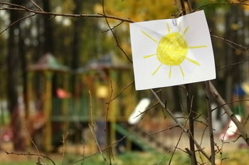 Осень в детском парке. / В детском парке солнце на тетрадном листке.