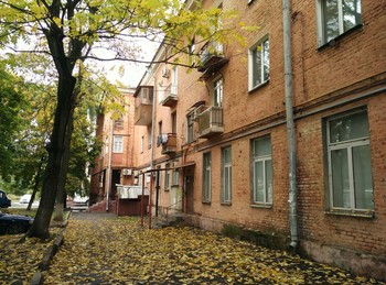 Осенний дворик / Осень в городе