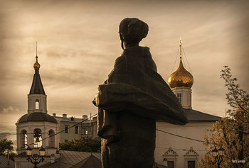 С Надеждой / город Москва. Памятник Надежде Крупской.