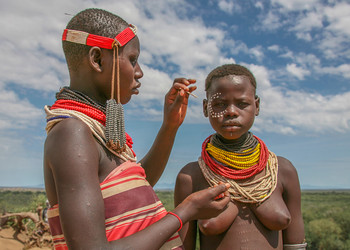 В салоне красоты II / Женщины из племени Каро, долина реки Омо, Эфиопия