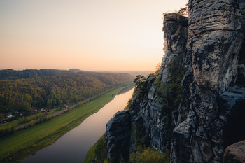 &nbsp; / Blick auf die Bastei im Sonnenuntergang