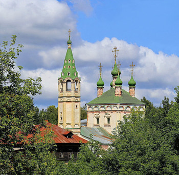 Серпухов, старая часть города / Церковь Святой Троицы Храм сооружён в 1670 году.