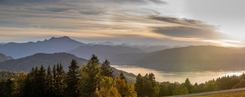 &nbsp; / Panorama vom Gahberg in Richtung Attersee