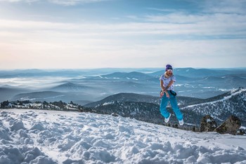 Невесомость / Горы, девушка