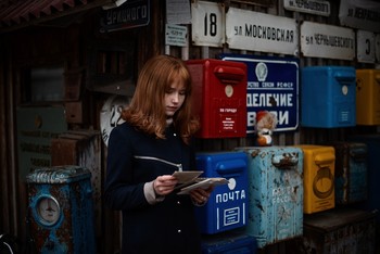 Летят от тебя конверты / модель Карина Шевцова
причёска Галина Князева
локация «Приют старой техники в Бурцево»