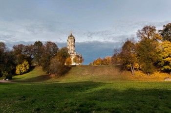 Осенняя живопись / Дубровицы, Знаменская церковь.