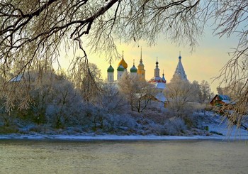 На крутом берегу / Коломенский Кремль