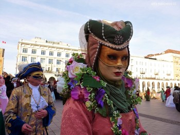 Venezianischer Karneval in Hamburg 2019 / Гамбург. Венецианский карнавал у озера Альстер. Великолепные костюмы, загадочные маски, дефиле, карнавальное шествие радуют горожан и гостей города. Слайд-шоу карнавала:

https://www.youtube.com/watch?v=f1BgrJNDxTI

https://www.youtube.com/watch?v=mH-ARj0ilTA

Видео карнавала:

https://www.youtube.com/watch?v=g-HDOSvJTUo
https://www.instagram.com/nina.yudicheva/channel/

Моё фото на конкурсе «Настроение: золотая осень»:
http://fotokto.ru/photo/concurs?id=166&amp;success#concurs127318