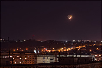Встреча Луны с Юпитером / Снято 31.10.2019 г. в 19-05 с 12-го этажа.