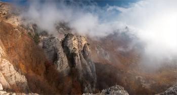 Демерджи в облаках / Крым. Алушта. Гора Северная Демерджи.