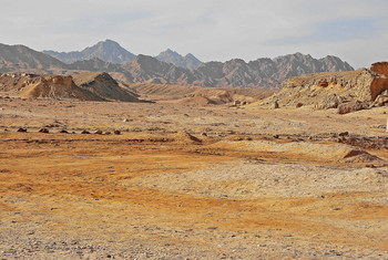 В пустыне / пустыня горы