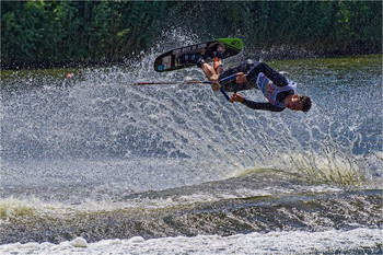 Полёт сквозь брызги / На чемпионате мира по водным лыжам в Днепре