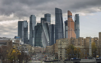 Москва - Сити. / совсем мало была в Москве - 4 дня.
в последний день повезло увидеть удачный ракурс комплекса.