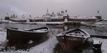 Следы. / Радует то,что и путина и гундяева, в этих местах, матерят так же как и на большой земле.