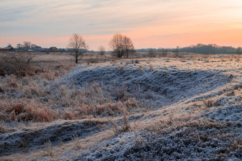 Утро в ноябре. / Морозное осеннее утро в поле за посёлком.