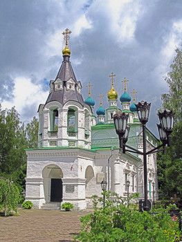 Храм Рождества Пресвятой Богородицы / Церковь сооружена в родовом имении А,В,Суворова Рождествено-Суворово в Подмосковье, у ее стен похоронен его отец.