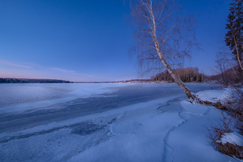 Морозный рассвет в заливе / Пермский край, Чусовая, ноябрь, ночь, -25