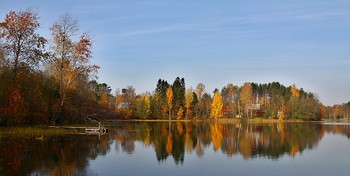 Осенний этюд. / Тервеничи.
Вода , как зеркало природы !
На этот случай ветер стих.
Чтоб балу , осени , в угоду.
Все подчепуриться смогли .
Чтоб роща сказкой заблистала ,
И небо в чарах замерло...