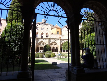 ворота в райский садик / Таррагона, собор 14 века, внутренний двор
