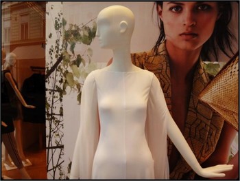  / mannequins in the shopwindow - street/fashion shot