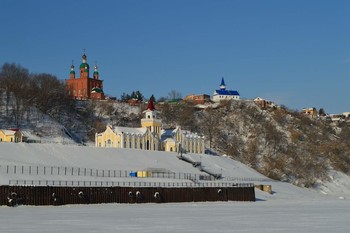 Кама-река и Старцева гора. / Ресторанно- гостиничный комплекс &quot;Старая башня&quot;, Никольская церковь, мечеть.