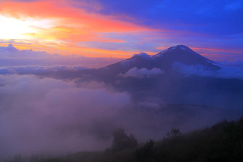 Утро на вулкане Батур / Бали. Индонезия