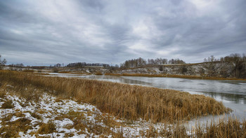 «Хмурый январский день» / Телецкое озеро. Почти середина января, а лед еще не покрыл озеро целиком.