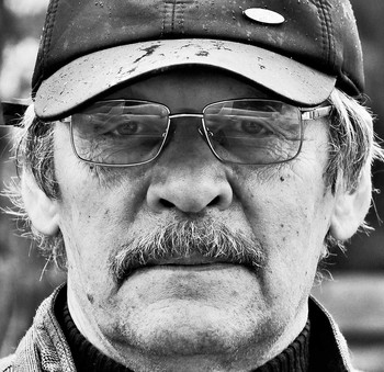 "Как хочется прожить еще сто лет ..." / "Как хочется прожить еще сто лет,
Ну пусть не сто, хотя бы половину.
И вдоволь наваляться на траве,
Любить и быть немножечко любимым ..."
Ю.Визбор