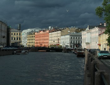 Городской этюд... / Луч солнца или Переменная облачность. Зарисовка из жизни города.