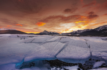 Изломы / Лед на озере Абрахам славится и своим цветом и пузырями метана вмерзшими в лед. Погода всегда очень ветреная и непредсказуемая. Озеро на отшибе и трудно подгадать с условиями. В этот раз повезло