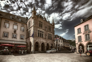  / Эхтернах (люксемб. Iechternach, фр. и нем. Echternach) — коммуна в Люксембурге, располагается в округе Гревенмахер. Коммуна Эхтернах является частью кантона Эхтернах. В коммуне находится одноимённый населённый пункт. Вариация произношения — Эштернах.