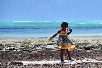 Танцующая девочка / Занзибар. Танзания