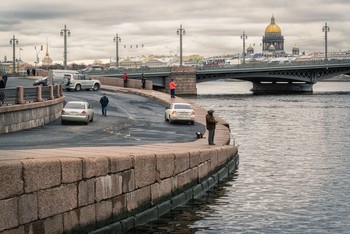 У Благовещенского моста. / Петербург. Ноябрь 2019.