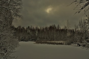 &quot;Вечер - время для монологов ...&quot; / &quot;Вечер - время для монологов
 растревоженной ветром души.
 И не стоит искать предлогов,
 и не нужно куда - то спешить ...&quot;