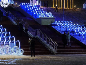 вечерняя прогулка по городу / вот такую красоту привезли в Самару из Питера