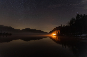 &nbsp; / Sternenhimmel über dem Almsee