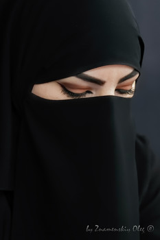 Arabian beauty / Young woman from Qatar in traditional islamic cloth niqab