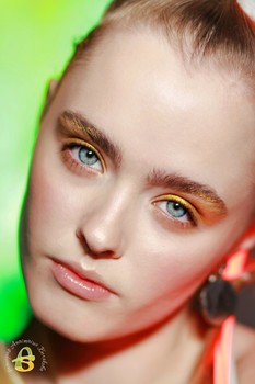 Бьюти портрет &quot;Неоновая лента&quot;1 / Неоновая лента
Beauty портрет с курса по свету от фотостудии &quot;МОРЕ&quot; Марины Владимировой.
12 декабря 2019 года.
Модель: Алина (https://instagram.com/alisha_svetlyak)
Макияж: Дина Тимошенко (https://www.instagram.com/dinatim_makeup)
Стилист: Полина Шурупова (https://www.instagram.com/couture__stylist)
Фотограф: Анастасия Белякова (https://www.instagram.com/astybel_photographer)