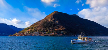 &nbsp; / Foto in una stupenda giornata di Sole ventoso al centro del Lago d'Iseo