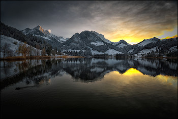 Spiegelung / Sonnenuntergang am Bergsee