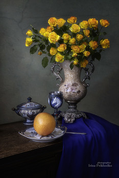 Натюрморт с букетом желтых роз / классический натюрморт