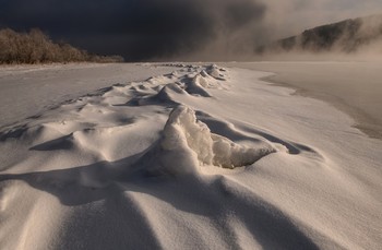 Зубы дракона. / Лед по берегу Енисея в мороз.