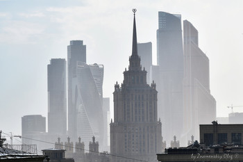 Летний дождь в Москве / Moscow skyline. Stalinist skyscraper on the background of the Moscow City business centre