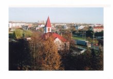 вера / люди сюда ходят, чтобы помотиться.
а я молюсь у окна...
