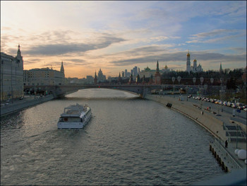 Вечерняя Москва / Центр Москвы при закатном освещении