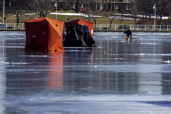 &nbsp; / They were ice fishing at the Sarnia Bay