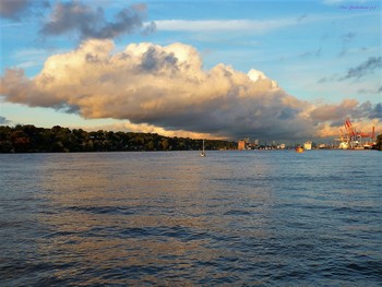 Эльба / Альбом &quot;Лайнеры, парусники, пароходы&quot; : http://fotokto.ru/id156888/photo?album=62974
Слайд-шоу Берег Эльбы:

https://www.youtube.com/watch?v=_8iY4QcGL-A&amp;t=8s https://www.youtube.com/watch?v=EVMHpH6SJxA

Корабли на Эльбе:

https://www.youtube.com/watch?v=DA7DProSV6o&amp;list=UUEOp3amNaNT0205lPmdFi8w&amp;index=19

Портовый центр и складской район Гамбурга:

https://www.youtube.com/watch?v=i0kxa-sex6o

https://www.youtube.com/channel/UCEOp3amNaNT0205lPmdFi8w/videos?